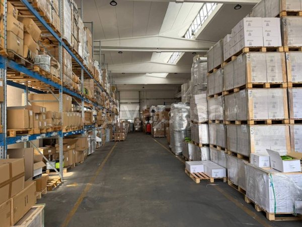 locale commerciale in vendita ad Usmate Velate in zona Bettolino