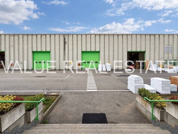 locale commerciale in vendita ad Usmate Velate