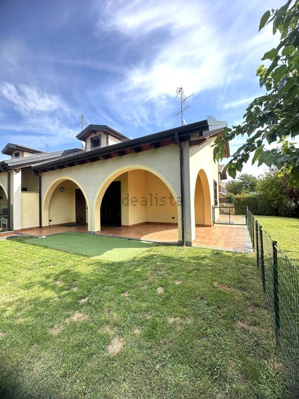 casa indipendente in vendita ad Usmate Velate