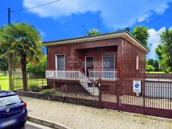 casa indipendente in vendita a Varedo in zona Valera