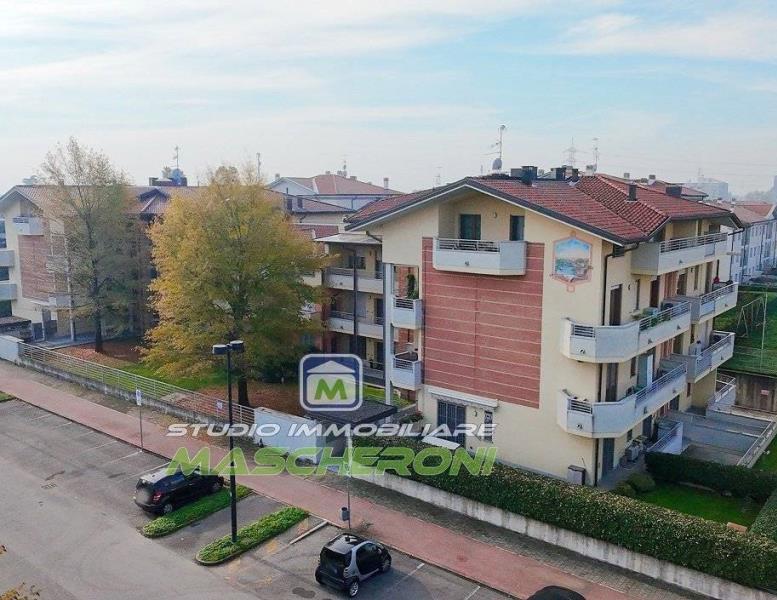 appartamento in vendita a Varedo in zona Valera