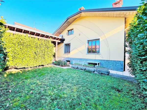 casa indipendente in vendita a Varedo