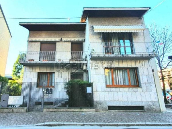 appartamento in vendita a Varedo