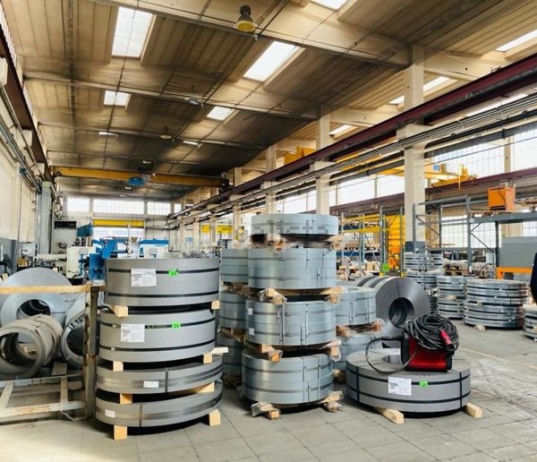 capannone in vendita a Varedo