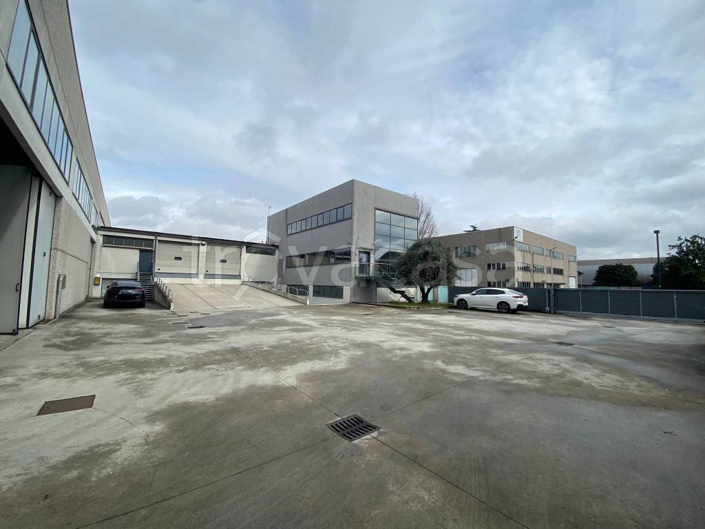 terreno edificabile in vendita a Varedo