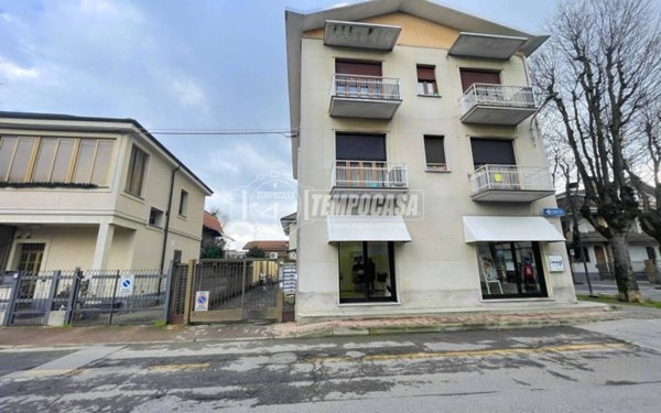 appartamento in vendita a Varedo in zona Valera