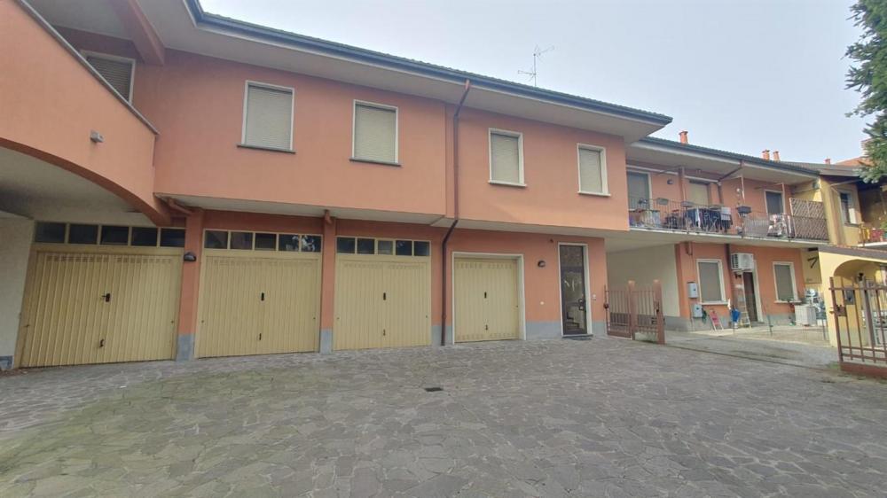 appartamento in vendita a Varedo in zona Valera