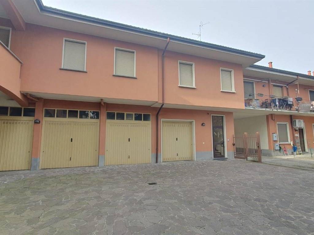 appartamento in vendita a Varedo in zona Valera