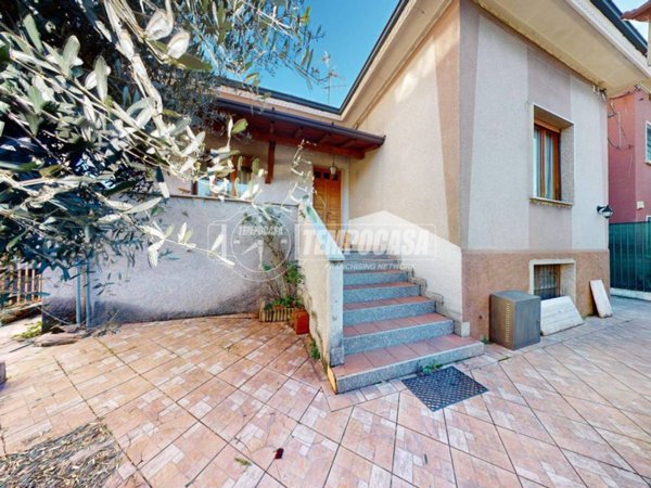casa indipendente in vendita a Varedo in zona Valera