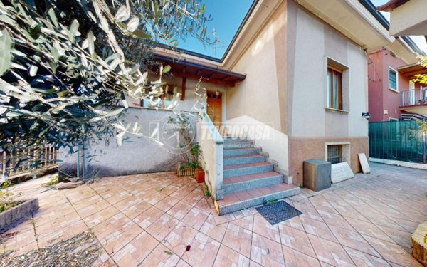 casa indipendente in vendita a Varedo in zona Valera
