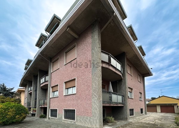 appartamento in vendita a Varedo in zona Valera