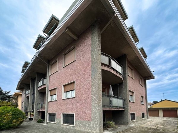appartamento in vendita a Varedo in zona Valera