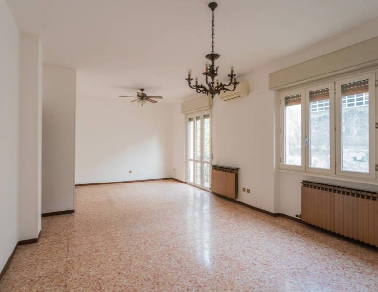 appartamento in vendita a Varedo in zona Valera