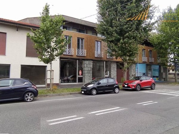 locale commerciale in vendita a Varedo