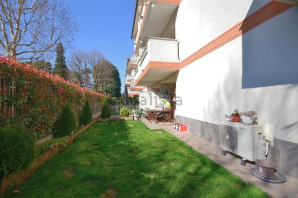 appartamento in vendita a Varedo in zona Valera