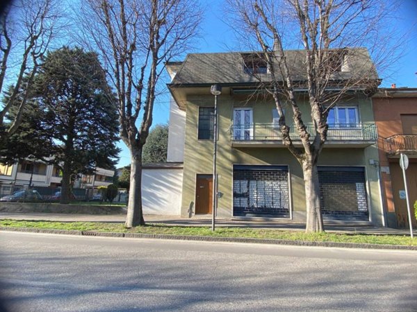 appartamento in vendita a Varedo in zona Valera