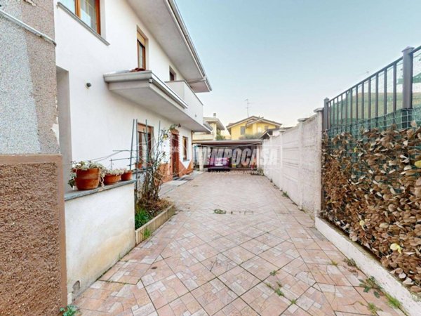 casa indipendente in vendita a Varedo in zona Valera