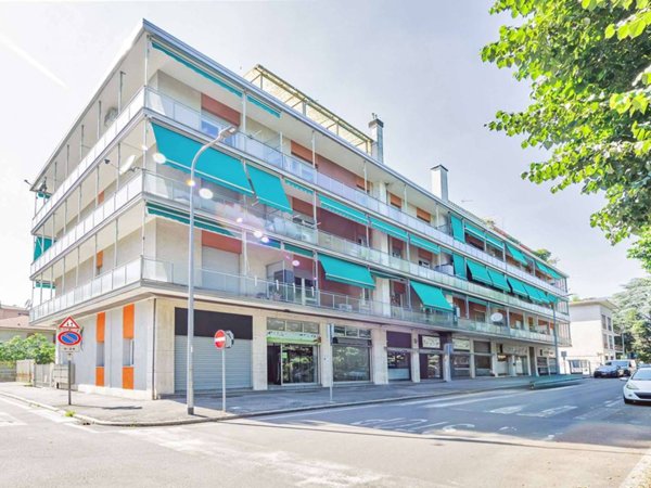 negozio in vendita a Varedo