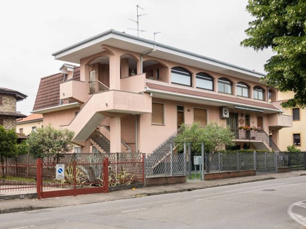 casa indipendente in vendita a Varedo in zona Valera