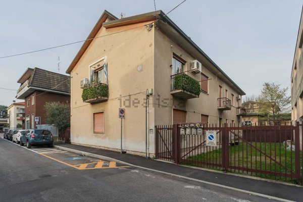 appartamento in vendita a Varedo in zona Valera