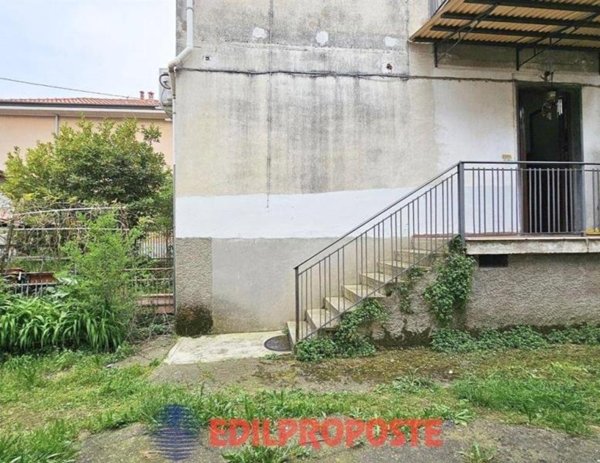 casa indipendente in vendita a Varedo in zona Valera