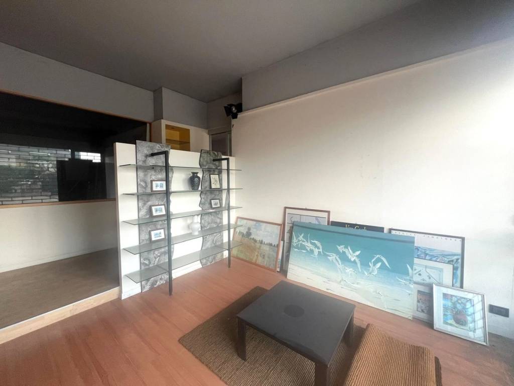 negozio in vendita a Varedo