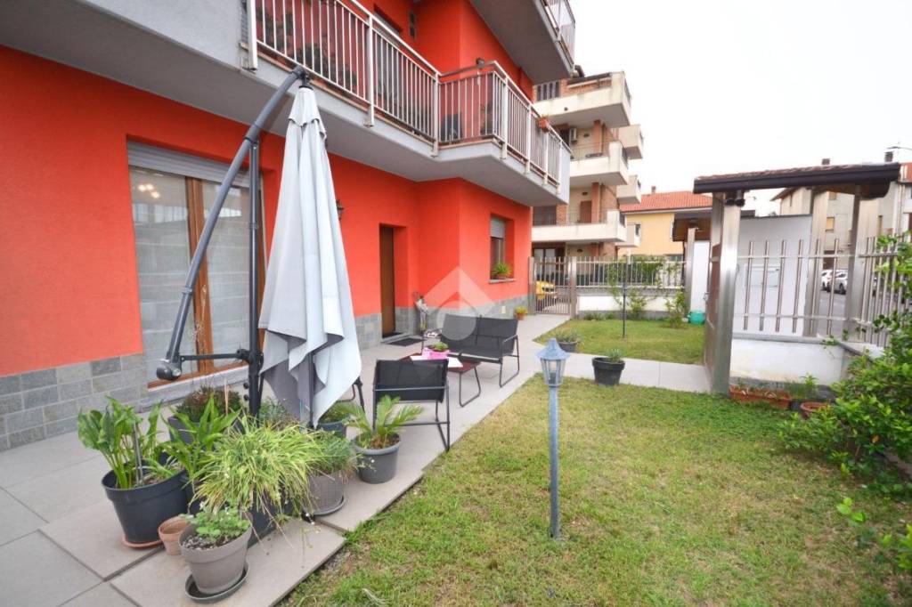 appartamento in vendita a Varedo in zona Valera