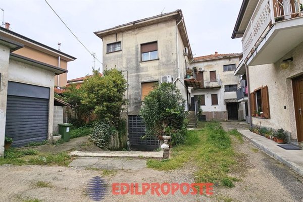 appartamento in vendita a Varedo in zona Valera