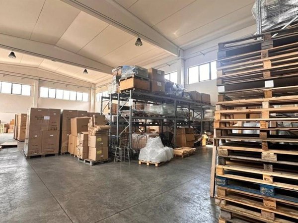 capannone in vendita a Varedo