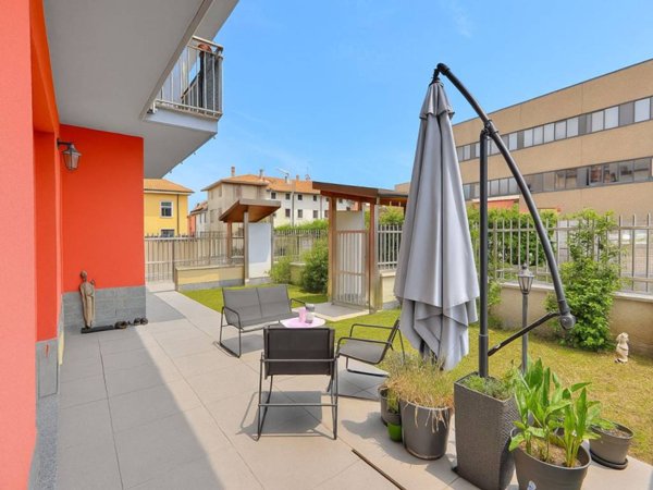 appartamento in vendita a Varedo in zona Valera