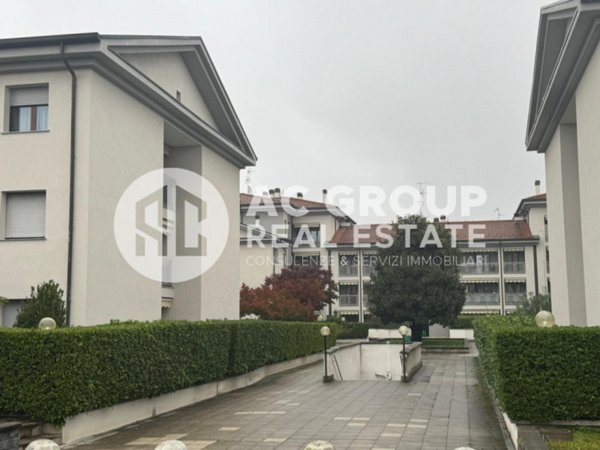 appartamento in vendita a Varedo in zona Valera