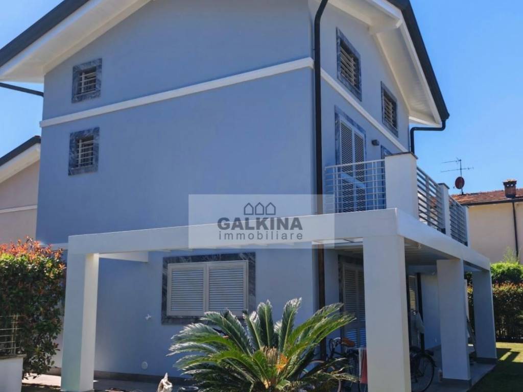 casa indipendente in vendita a Varedo