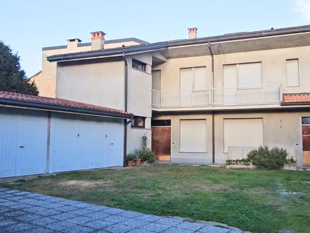 casa indipendente in vendita a Varedo in zona Valera
