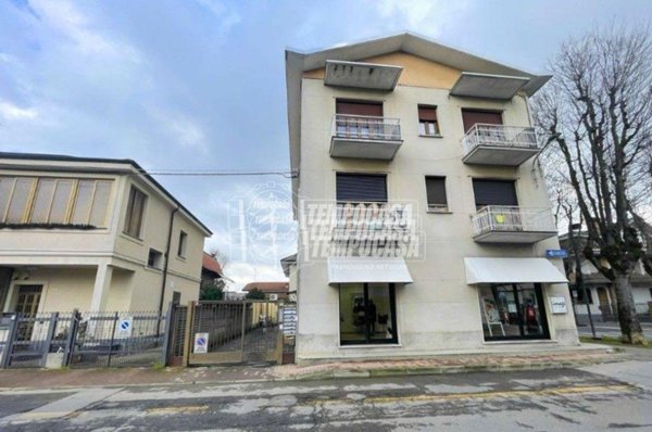 appartamento in vendita a Varedo in zona Valera