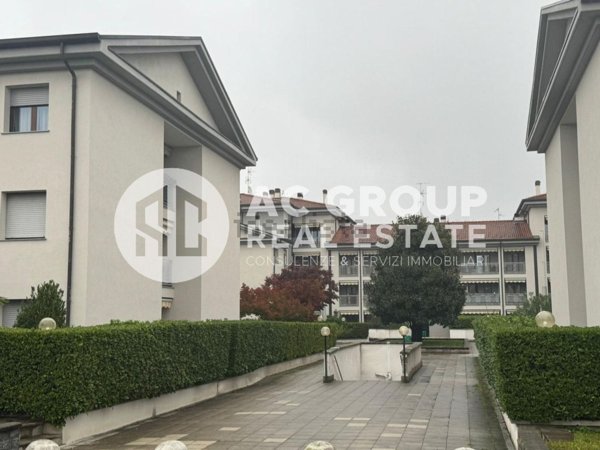 appartamento in vendita a Varedo in zona Valera