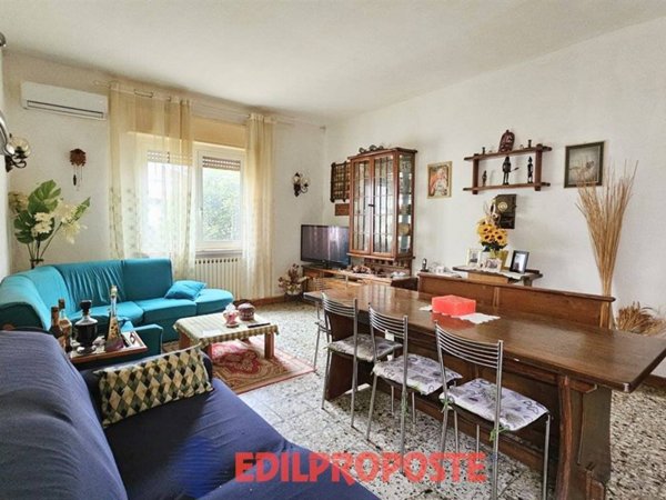 appartamento in vendita a Varedo in zona Valera