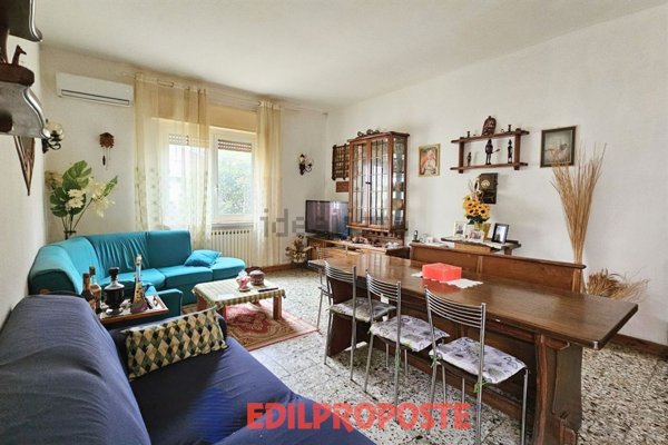 appartamento in vendita a Varedo in zona Valera