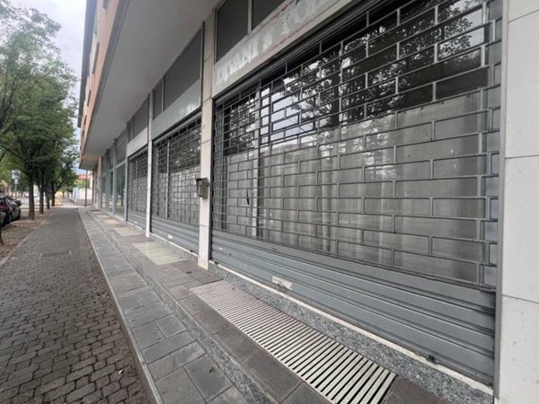 negozio in vendita a Varedo