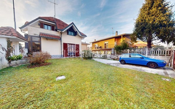 casa indipendente in vendita a Varedo