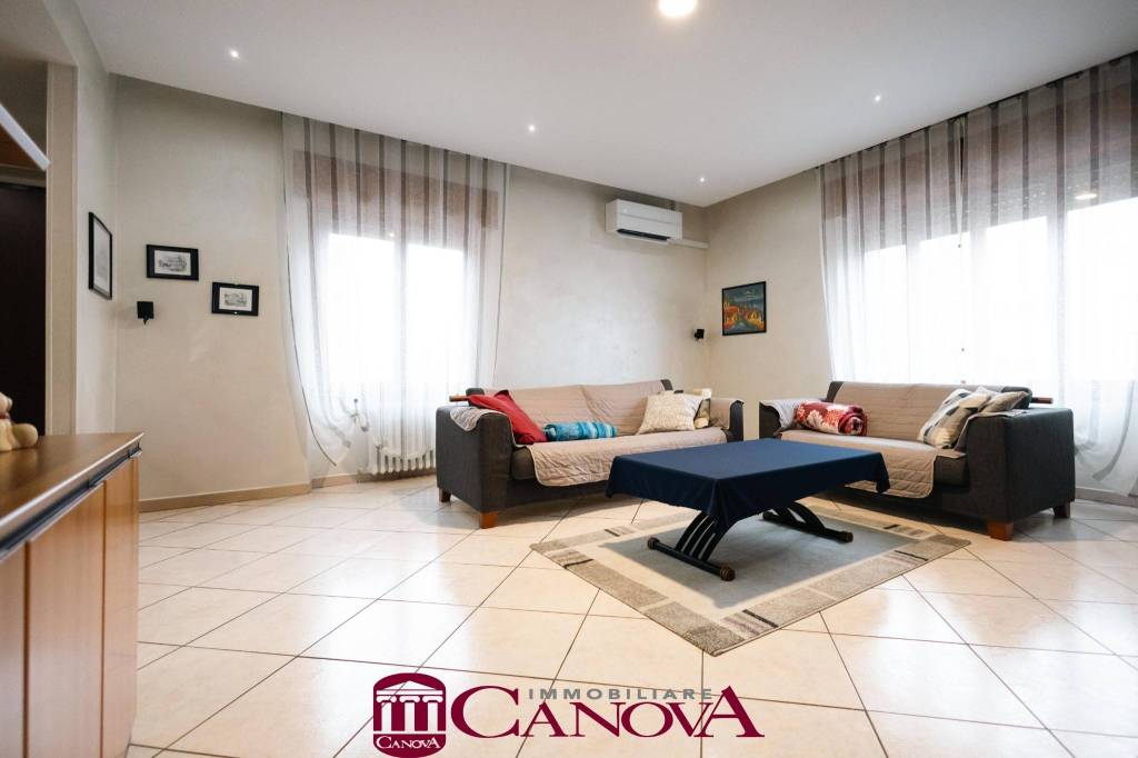 appartamento in vendita a Varedo