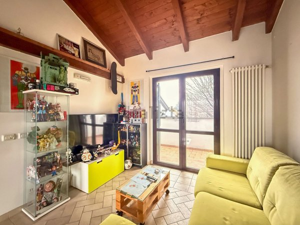 appartamento in vendita a Varedo in zona Valera