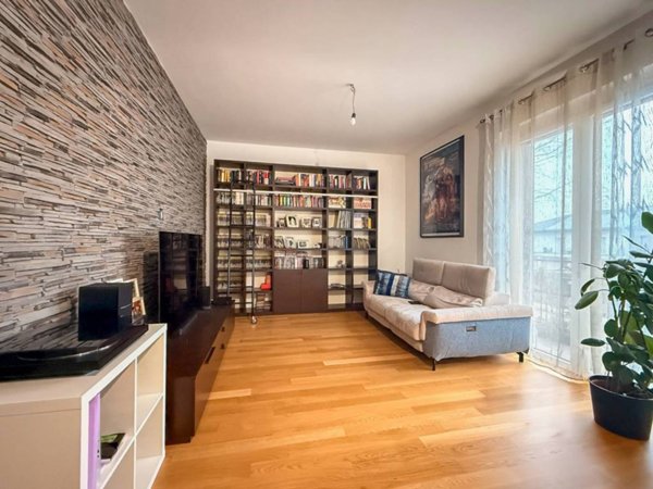 appartamento in vendita a Varedo in zona Valera