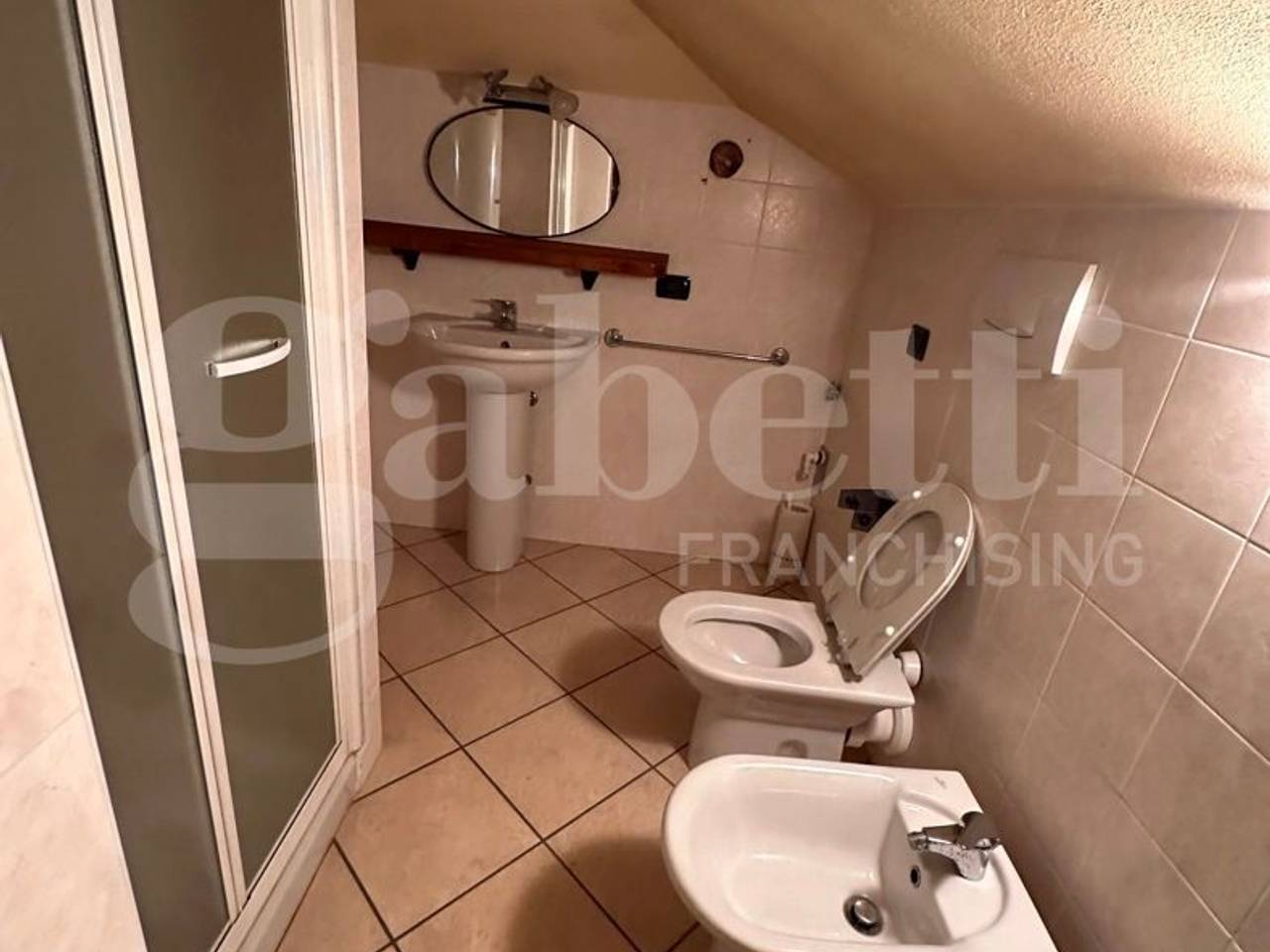 appartamento in vendita a Varedo in zona Valera