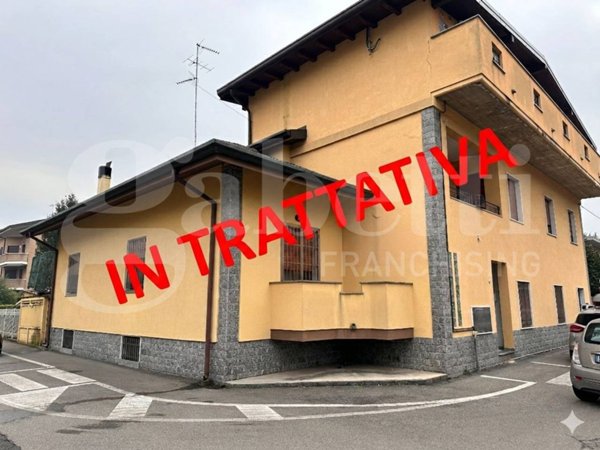 appartamento in vendita a Varedo in zona Valera
