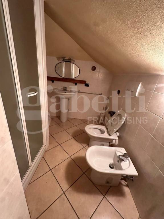 appartamento in vendita a Varedo in zona Valera