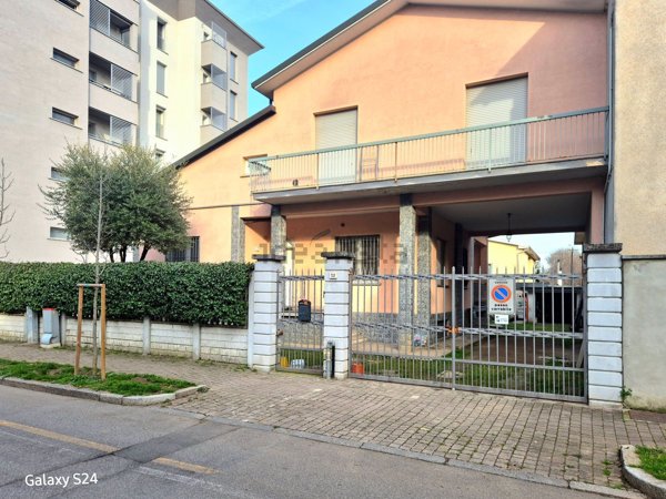 casa indipendente in vendita a Varedo