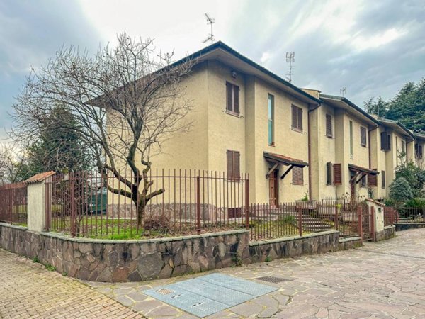 casa indipendente in vendita a Varedo in zona Valera