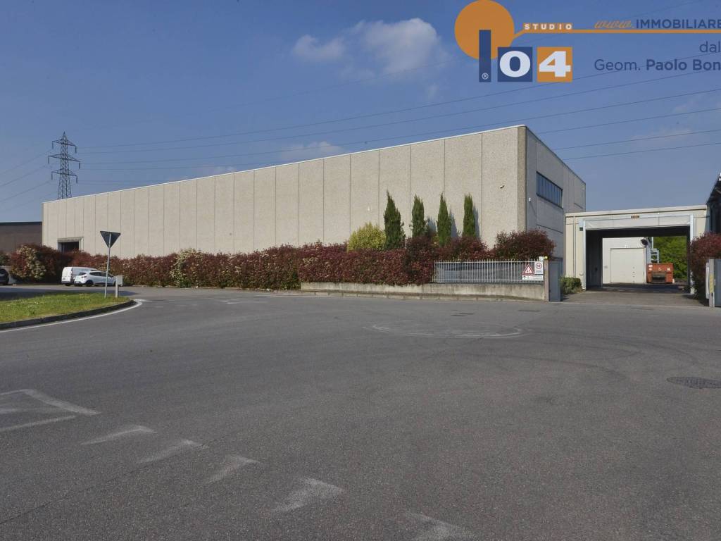 locale commerciale in vendita a Varedo
