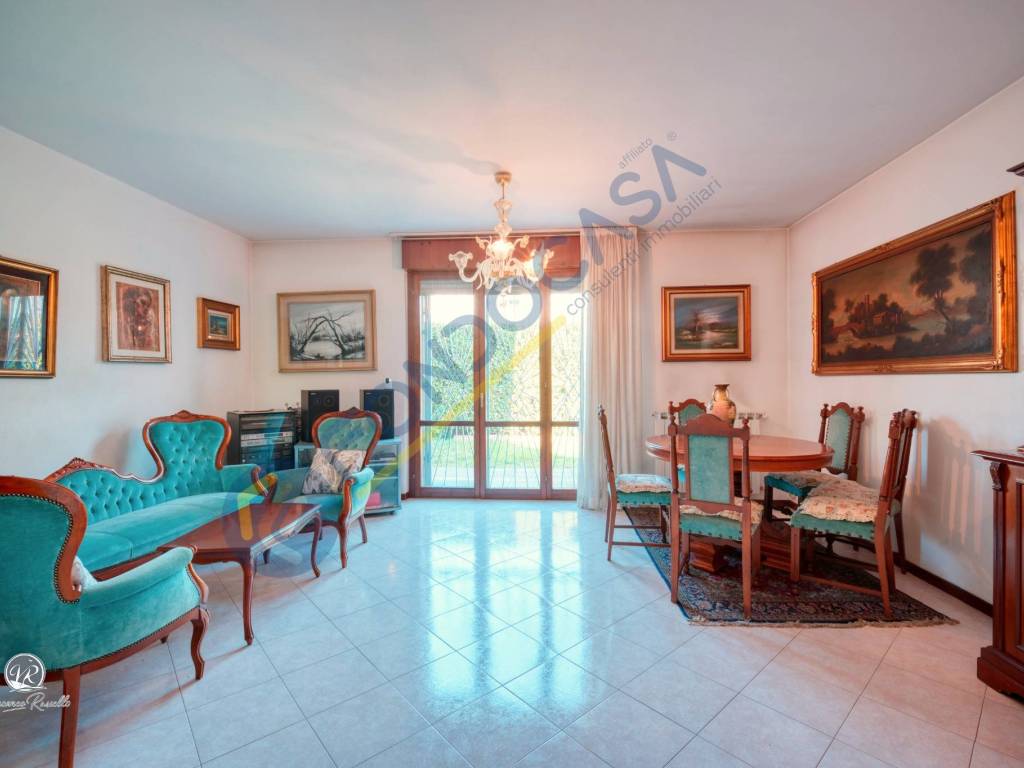 casa indipendente in vendita a Varedo in zona Valera