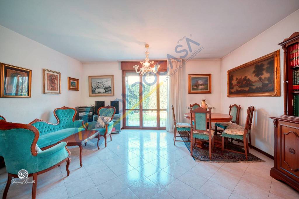 casa indipendente in vendita a Varedo in zona Valera